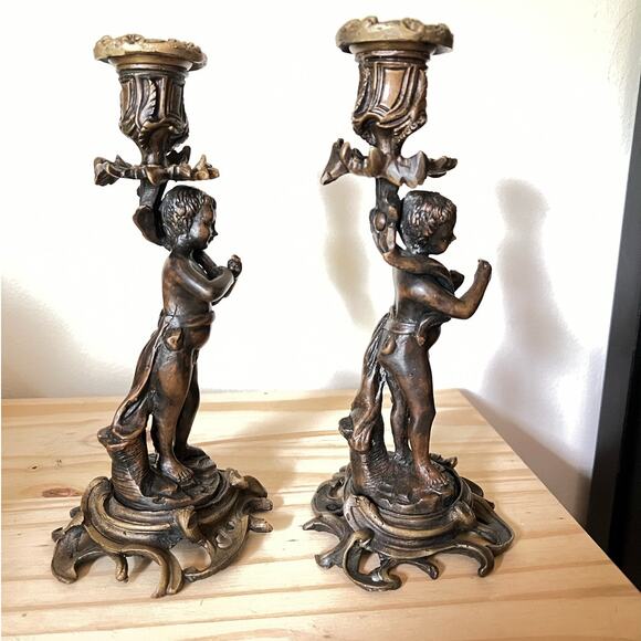S/2 Antique Rococo-Style Victorian Cherub Babies in Nature Brass Candlesticks - Picture 4 of 8